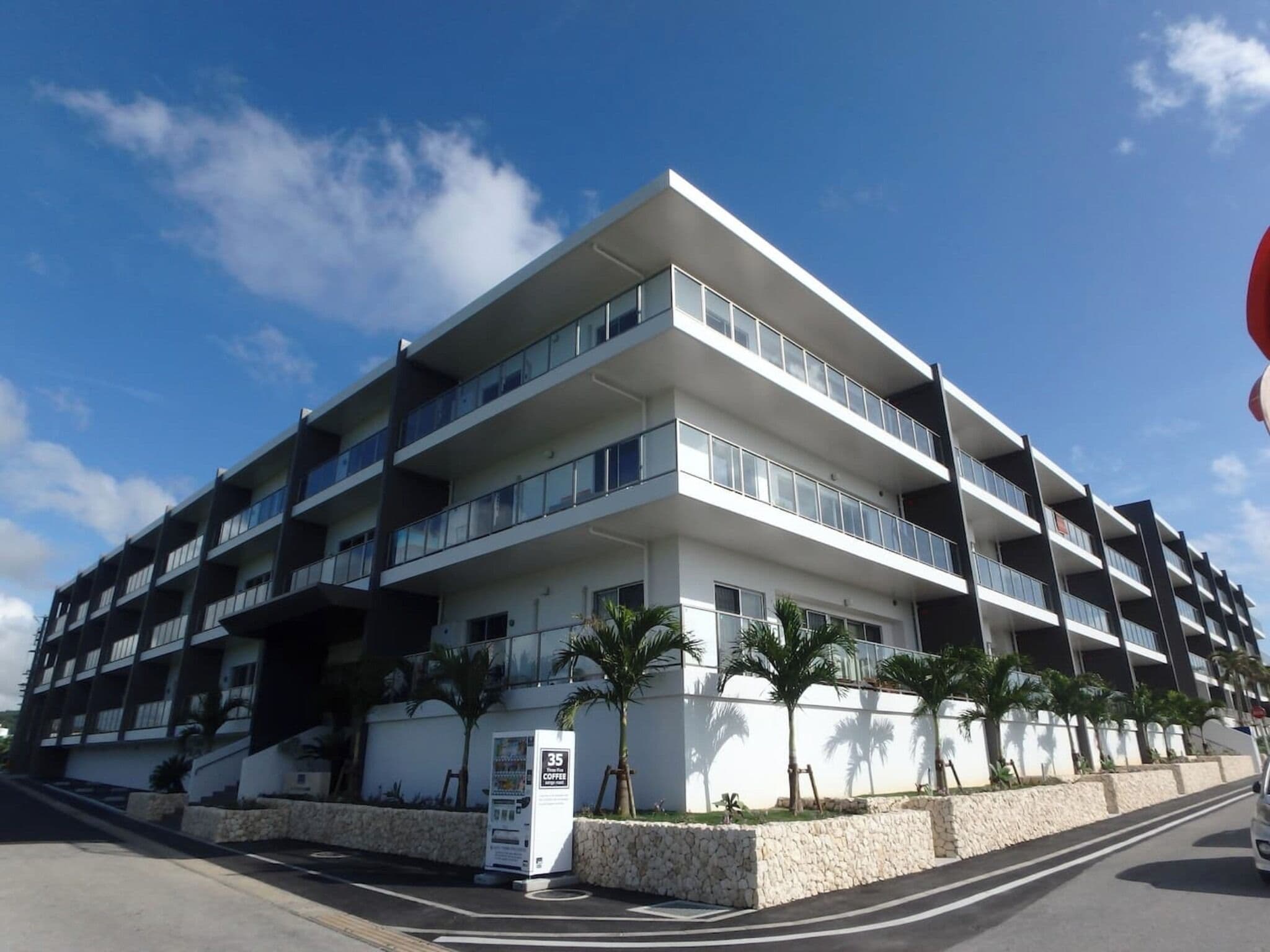 206 Cool taste interior of blue and glass Plea - 206 / Kunigami-gun Okinawa
